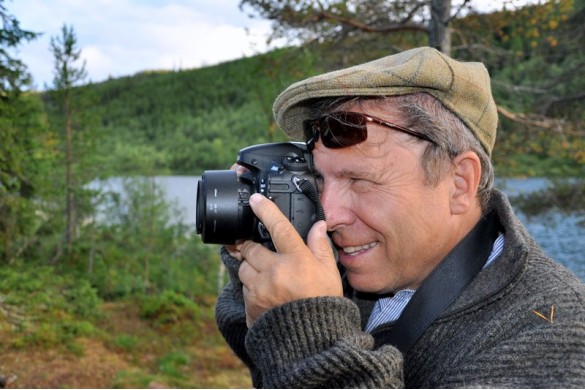 Jo på farten med kameraet sitt. Foto Sigbjørn Kristiansen
