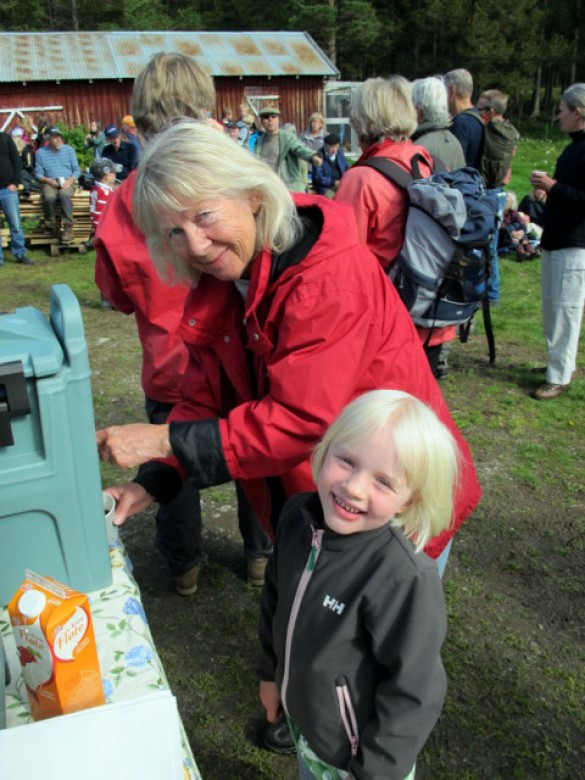 Godt med en  rast oppå Bakken. Foto Hans Sollid
