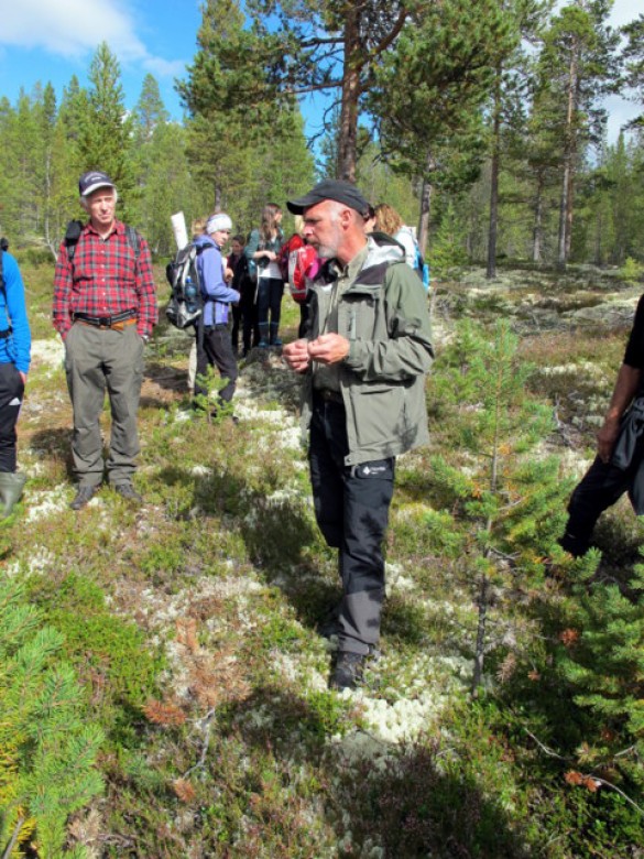 Skogskjøtsel. Roy Arne Martinsen orienterer. Foto Hans Sollid