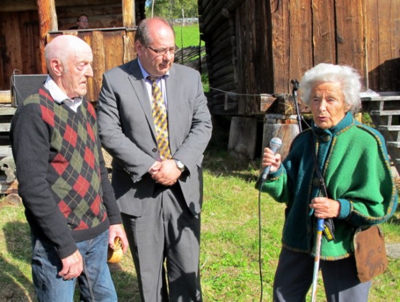 Bilde av Sonja barth sammen med privinnren Ola Blæsterdalen og Fylkesrådsleder Per Gunnar Sveen