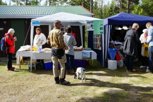 Salgsboder oppå Jomsborg. Foto Helge Stikbakke