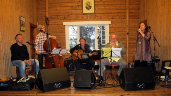 Østerdalsmusikk påp scena på Jomsborg. Foto Hans Sollid