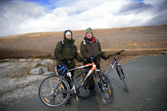 Flere ærjefulle motvindssykkelister, Hanne Lingjerde og Anne Herud foto Jo ØvergaardJOO_1257