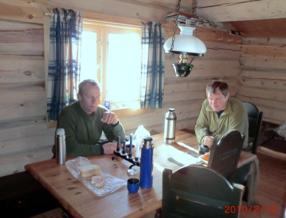 Åsbua var god å finne for sausankerne fra v Jan Hlegesen og Trond Kulsvehagen foto RoyBrænd