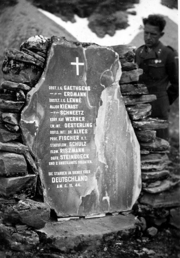 flyvrak rondanne,Minnestøtte ette biuldet august 1945