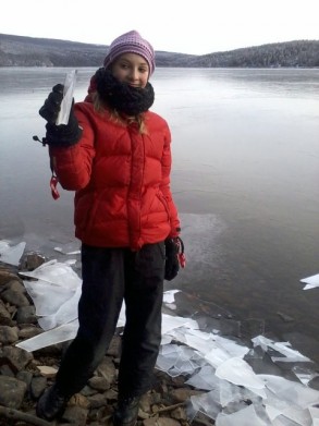 Mari heldt seg klokelig på land når isen er bare 1 cm tjukk foto Håkon Edv. Nesset