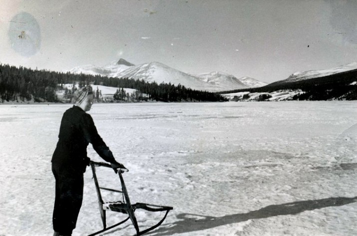 Marie Moen på Atnsjøen 1947 foto Kari Moen (Øvergaard)