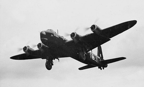 Stirling er et 4-motors britisk bombefly, bygget af Short.  Stirling udgjorde sammen med Handley Page Halifax og ikke mindst Avro Lancaster grundstammen i den britiske flåde af bombefly under 2. verdenskrig, hvor RAF primært anvendte det til de natlige togter over Tyskland og de besatte områder.  Short Stirling blev efterhånden forældet og fik opgaver som nedkastning af søminer, våbencontainere og SOE-agenter samt som svæveflystraktor. (dansk Wikipedia)