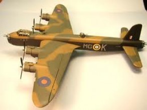 Sterling 4-motors bombefly ble mye brukt av RAF til å slippe agenter og containere over okkuperte land.