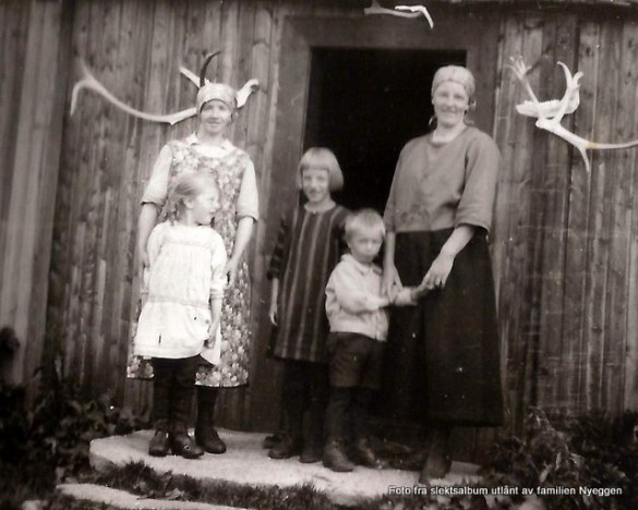 Solide budeier og lærlinger. Foto fra Nyeggens familiealbum