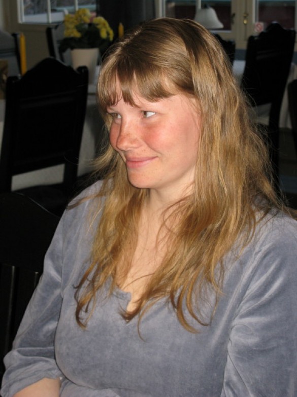 Ung og lovende. 2 av bygdas unge kvinner; Anne Lene (her) og Einy tar på seg oppgaver for SRKH