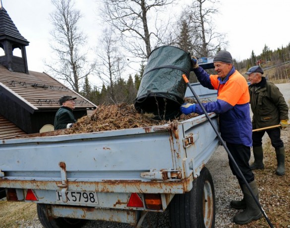 Ulf Helgesen og Geir Røstum på dugnaden ifjor foto Jo Øvergaard