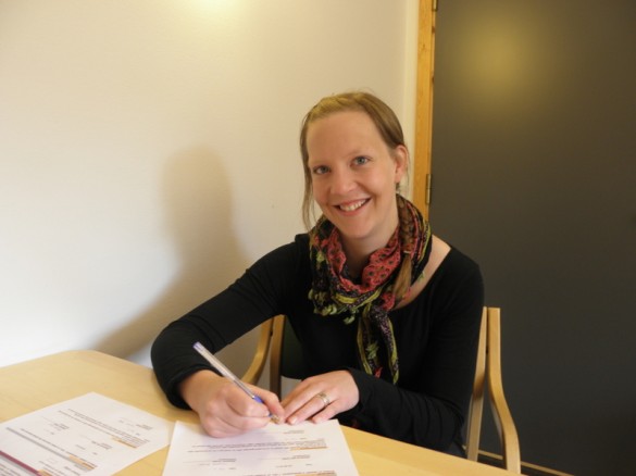 Elisabeth Riseth skrev under arbeidsavtalen på Sollia skole