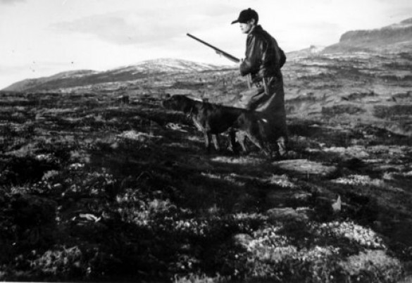 Per S Moen var ofte med Edvard Holt på rypejakt. Det samme med fotografen, Rolf Øvergaard