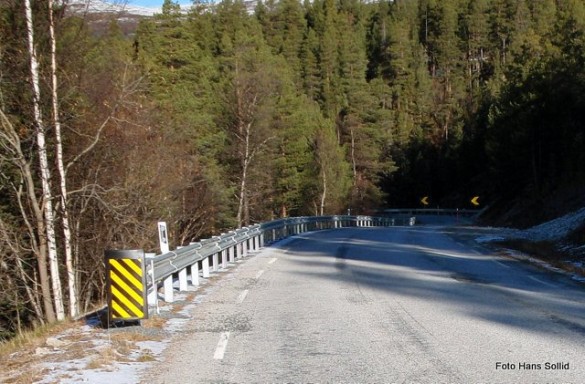 Sikkerhet i høgsetet når du kommer sørfra i Gravskarbekksvingen.