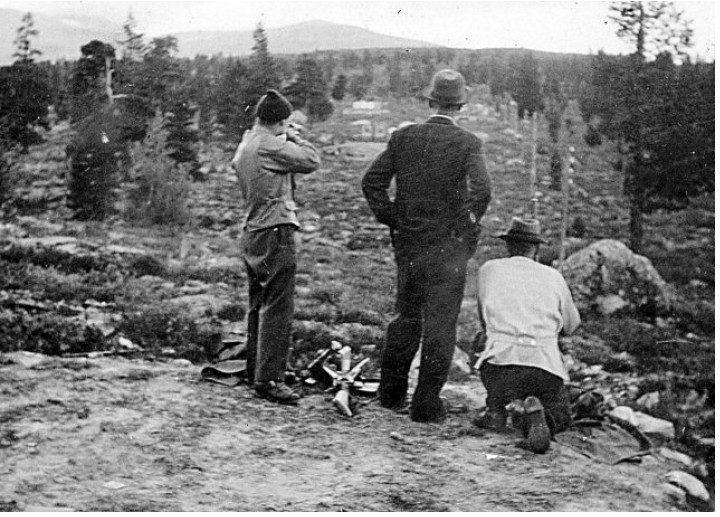 Fra den gamle skytebanen i Atnbrua. Dessa kæra hadde ikke lektroniske skiver....Gammel skytterbanen mot Næråskarven