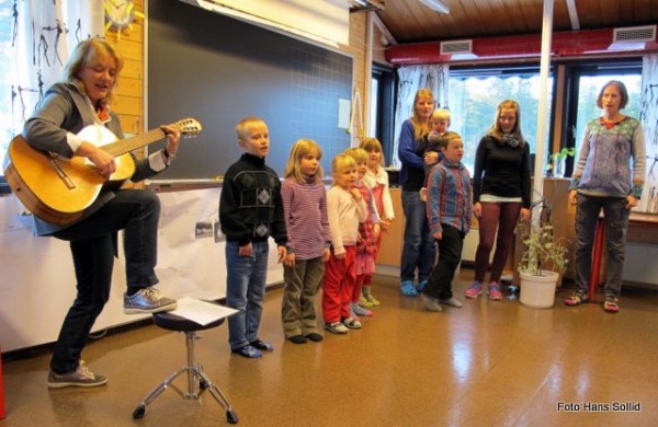 En velkomstsang hører til. Foto Hans Sollid