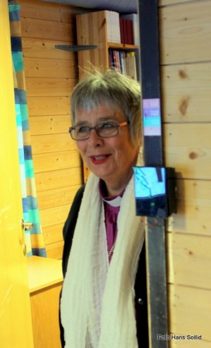 Biskopen kommer. Foto Hans Sollid