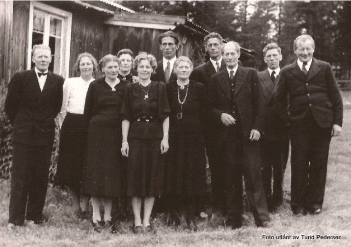 Bilde fra en begravelse på Midt-Nesset. Foto utlånt av Turid Pedersen