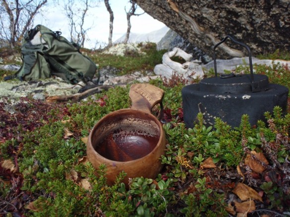 Kaffekjelen og øsa. Foto Hans Sollid