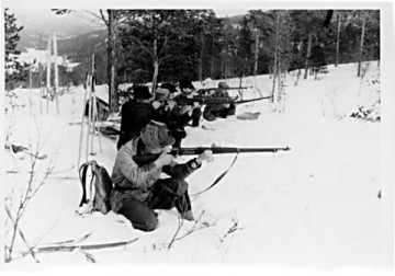 Bilde av skifeltskyttere Sollia i 195o åra foto Kari Moen Øvergaard