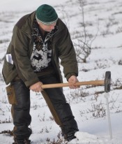 Bilde av oppmåling ogb grensegang Rikard Østmoe Foto Jo Øvergaard 012