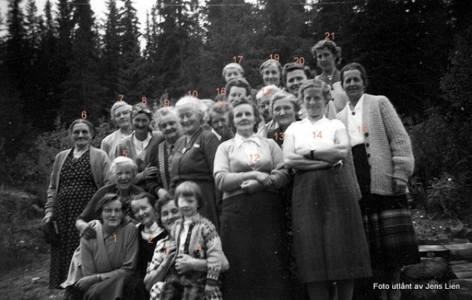 Kvinneforening i Øverdalen ca. 1950. Foto utlånt av Jens Lien