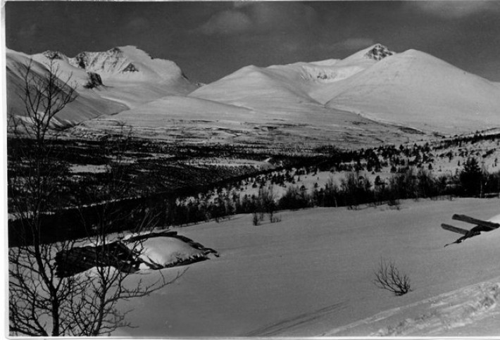 Fra Rondabu og Ness-setra mot Rondane foto Edv K Barth