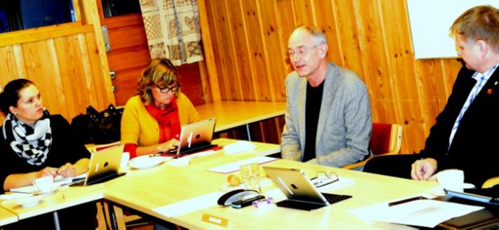 Fra v Linda Otnes, Cisilie Selnes, Sevat Lappegard og ordfører Even Moen f0t0 Jo Øvergaard