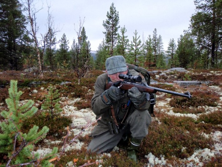 Anton klar på elgpost foto Hans Sollid