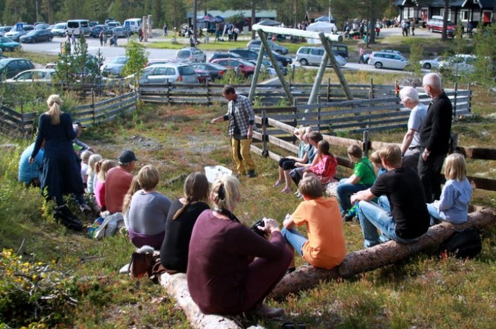 Ole på Rondetunet instruerer