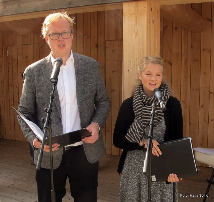 Sang markerte åpninga