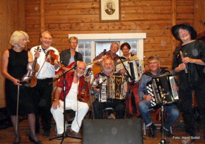Dalakopa med gjestemusiker