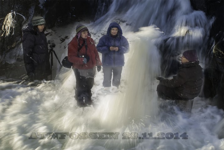 Fotogruppa i Atnfossen. Foto Peter Bontrophtogruppa