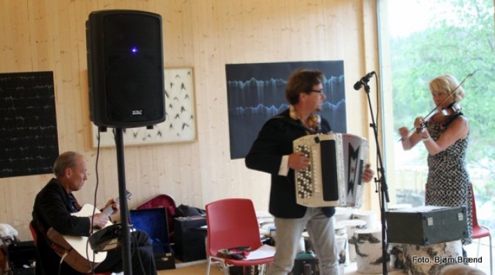 Vasaasen trio spilte til konsert og dans. Foto Bjørn Brænd