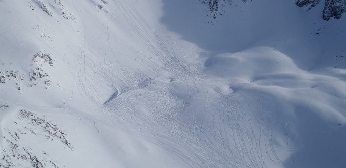 Spor etter ulovlig skuterkjøring i Lyngen i Troms. Foto: Miljødirektoratet.