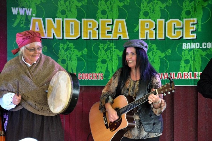 Andrea og budeia. Prestlia juli 14. Foto  A. Bergs