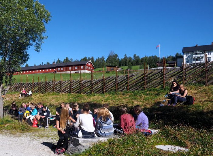 Lydhøre og veloppdragne 8.klassinger  foto Jo Øvergaard