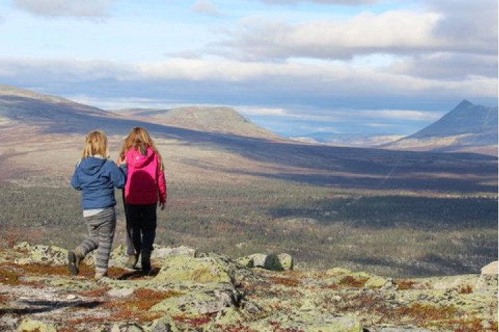   Nyter utsikten mot Breisjøen