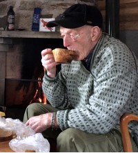 IMG_3865Ola Blæsterdalen er en sprek og klår 92-åring
