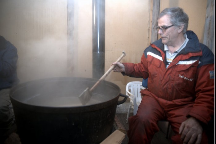 Lars Erik koker ost foto Jo Øvergaard