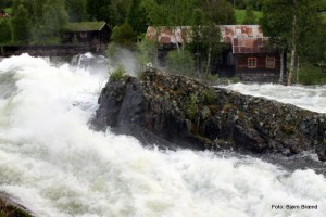 Flom i Atnfossen 12. juni 2011