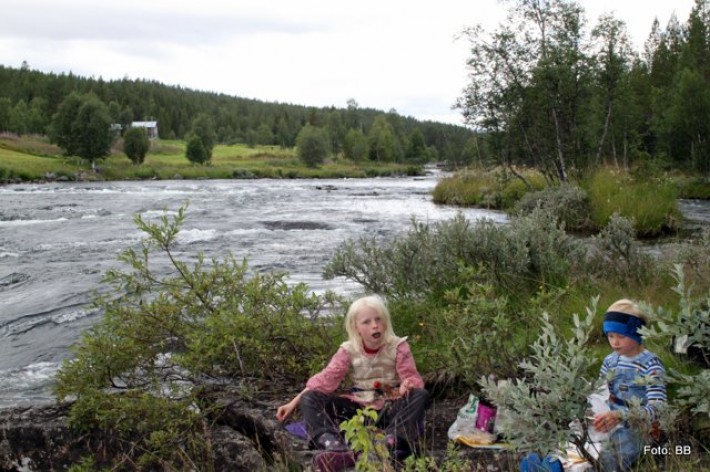 Idyll ved Atnas bredder sørafor Finstadskjærene
