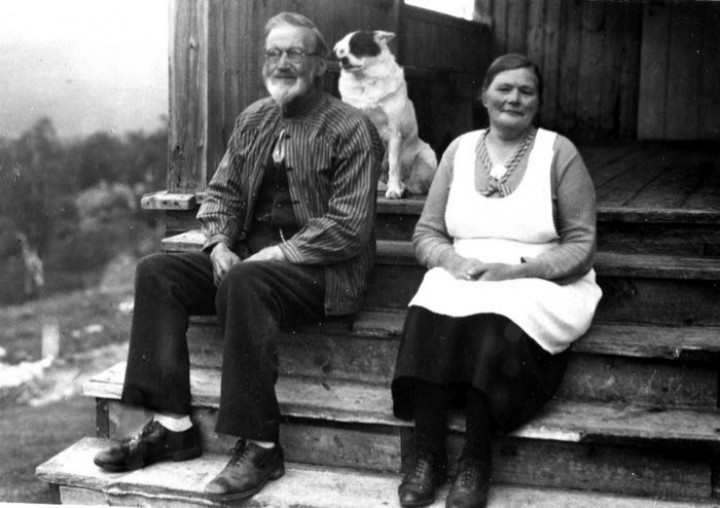 1930 Gedine og paul  på trappa