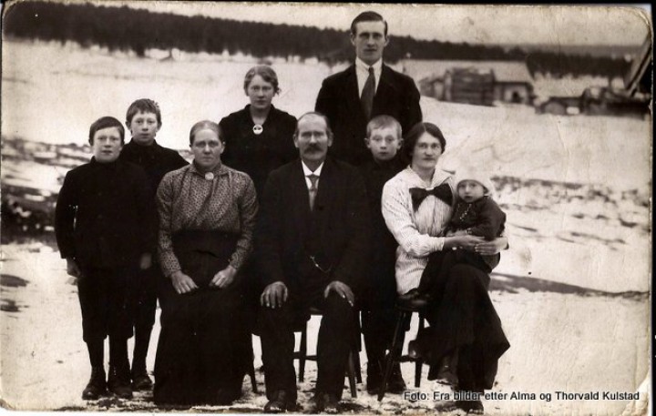 1-19 0519 Julehilsen fra John, Ingrid, og Ole Olst