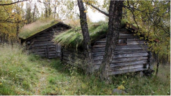 Fjøs og løe. Foto Hans Sollid