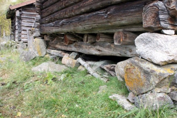 Solid, tørt og luftig fundament på fjøset