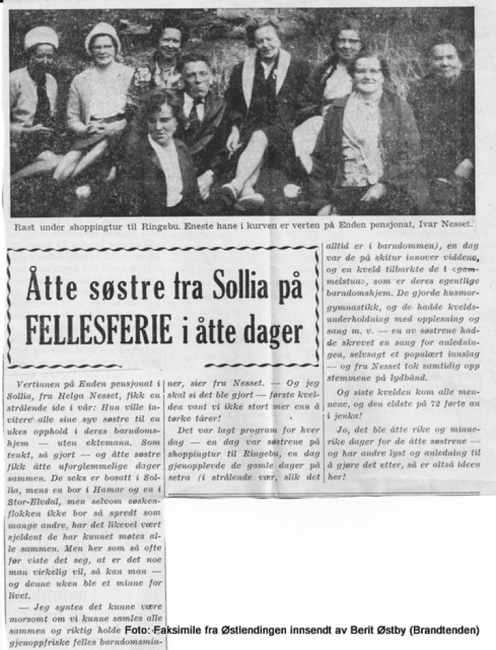 Helga Nesset med søstre  og tekst- bw