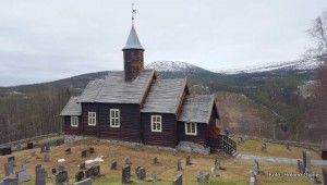 21 0517 snøflekker på kirkegarden