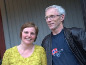 Vertskapet på seterhelga. Ellen Marie Tangen og Hans Bondal. Foto Øvergaard